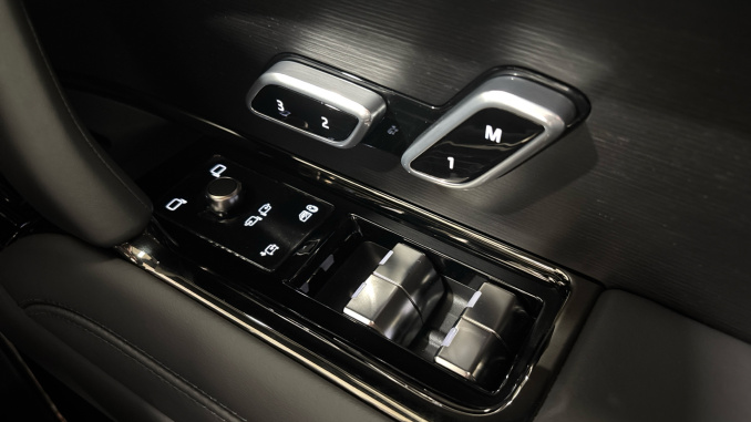 Land Rover Range Rover Sport 3.0 D300 Autobiography 5dr Auto Diesel Estate - Image 39